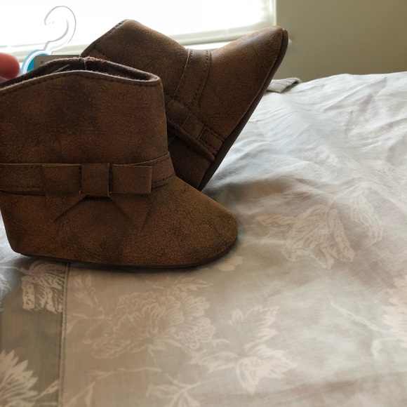 Carter’s 3-6M booties NWT - Picture 1 of 3